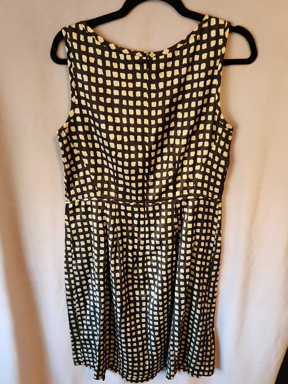 ✨️3/$20✨️ Banana Republic Black and Cream Grid-Print Midi Dress - Picture 3 of 4